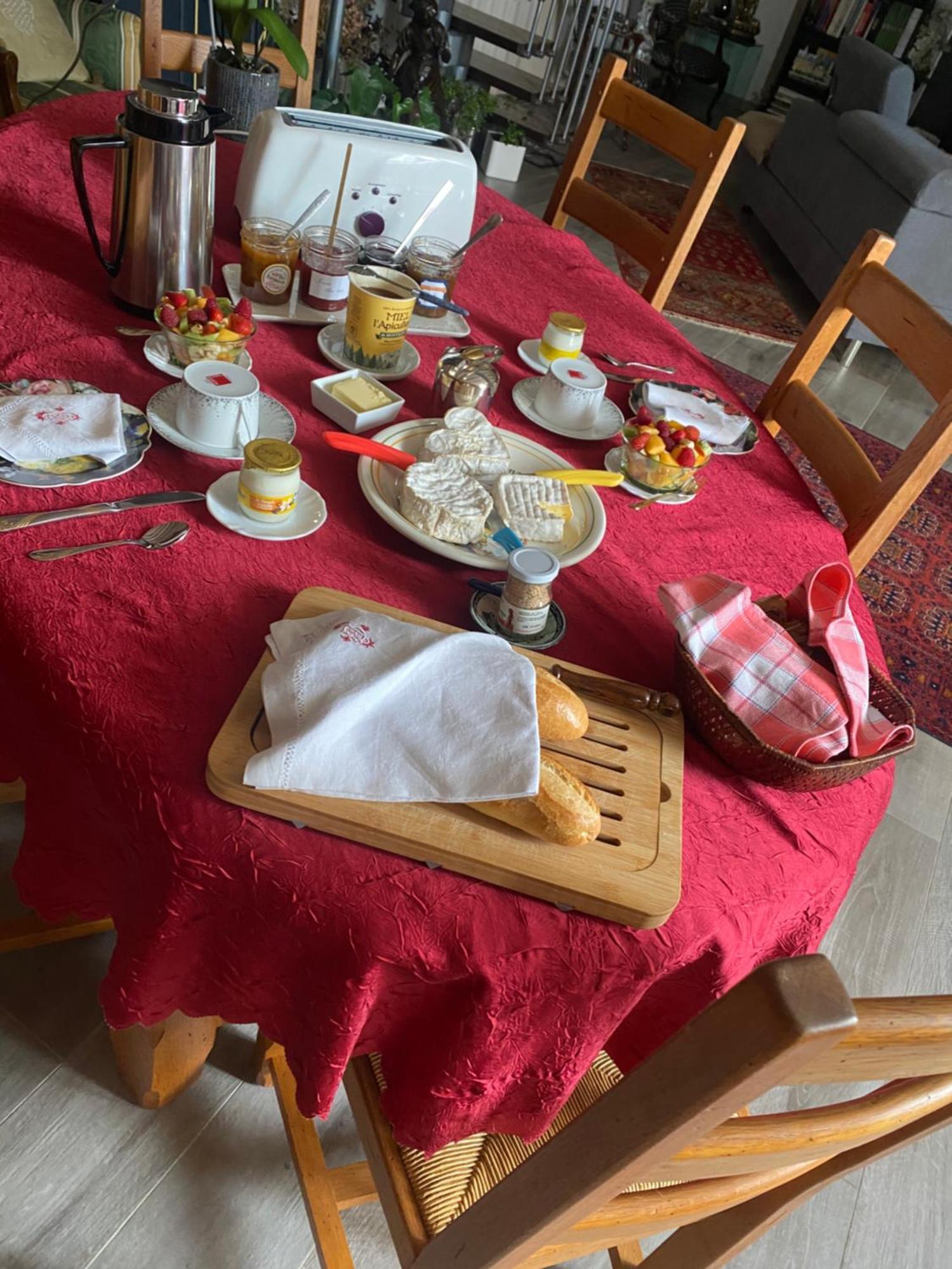 Une Parenthese Fleurie La Heuniere Екстериор снимка